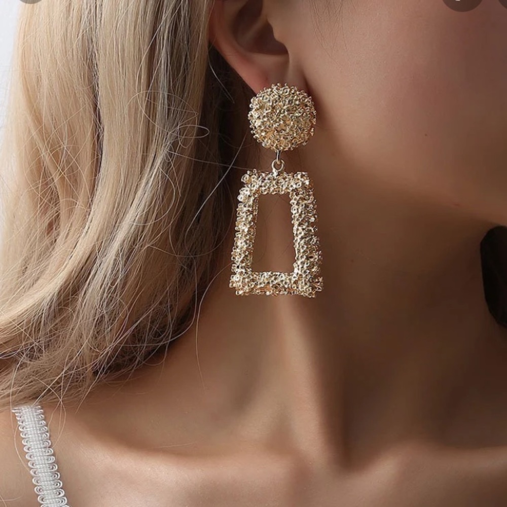 Squared gold earrings